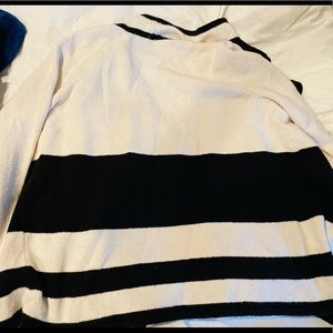 Bundle of 2 Women’s sweaters